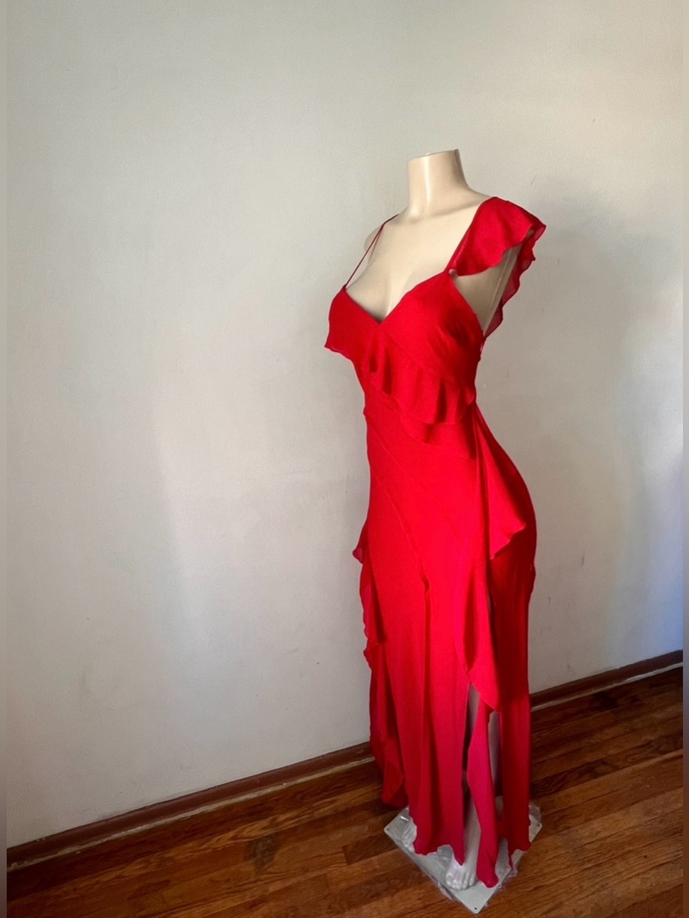 Beautiful Red Ruffle Chiffon Sheath Dress - Picture 2 of 6